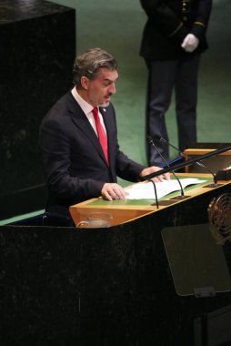 25 Eylül 2025, New York, ABD: Gürcistan Devlet Başkanı Ekselansları Mikheil Kavelashvili, New York 'taki BM karargahında gerçekleşen UNGA 80 Genel Kurul Toplantısına hitaben bir konuşma yaptı. (niyi fote\ theenews2)    