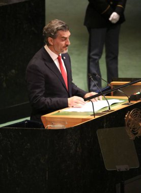 25 Eylül 2025, New York, ABD: Gürcistan Devlet Başkanı Ekselansları Mikheil Kavelashvili, New York 'taki BM karargahında gerçekleşen UNGA 80 Genel Kurul Toplantısına hitaben bir konuşma yaptı. (niyi fote\ theenews2)    