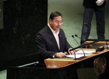 25 Eylül 2025, New York, ABD: Ekselansları Luis Alberto Arce Catacora, Çokuluslu Bolivya Eyaleti Anayasal Başkanı UNGA 80 Genel Kurul Toplantısına seslendi. (niyi fote\ theenews2)    