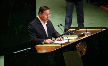 25 Eylül 2025, New York, ABD: Ekselansları Luis Alberto Arce Catacora, Çokuluslu Bolivya Eyaleti Anayasal Başkanı UNGA 80 Genel Kurul Toplantısına seslendi. (niyi fote\ theenews2)    