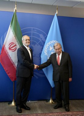 25 Eylül 2025, New York, ABD: Genel Sekreter Anthony Guterres ile H.E. Dr. Masoud Pezeshkian, Birleşmiş Milletler İran Başkanı. (niyi fote\ theenews2)      
