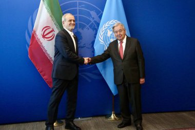 25 Eylül 2025, New York, ABD: Genel Sekreter Anthony Guterres ile H.E. Dr. Masoud Pezeshkian, Birleşmiş Milletler İran Başkanı. (niyi fote\ theenews2)      