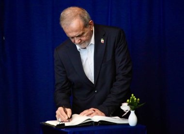 25 Eylül 2025, New York, ABD: Genel Sekreter Anthony Guterres ile H.E. Dr. Masoud Pezeshkian, Birleşmiş Milletler İran Başkanı. (niyi fote\ theenews2)      