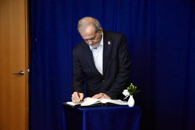 25 Eylül 2025, New York, ABD: Genel Sekreter Anthony Guterres ile H.E. Dr. Masoud Pezeshkian, Birleşmiş Milletler İran Başkanı. (niyi fote\ theenews2)      