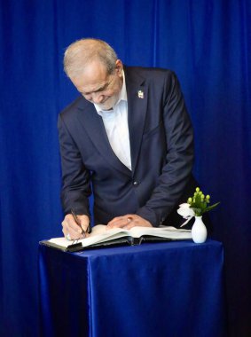 25 Eylül 2025, New York, ABD: Genel Sekreter Anthony Guterres ile H.E. Dr. Masoud Pezeshkian, Birleşmiş Milletler İran Başkanı. (niyi fote\ theenews2)      