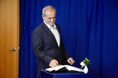 25 Eylül 2025, New York, ABD: Genel Sekreter Anthony Guterres ile H.E. Dr. Masoud Pezeshkian, Birleşmiş Milletler İran Başkanı. (niyi fote\ theenews2)      