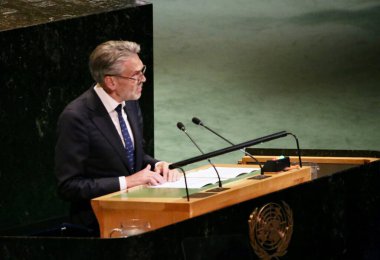 UNGA 80 Genel Kurul Müzakeresi. 25 Eylül 2025, New York, ABD: Hollanda Krallığı Başbakanı Ekselansları Hendrikus Wilhelmus Maria Schoof UNGA 80 Genel Kurul Toplantısı 'nda konuşma yaptı. (niyi fote\ theenews2)  