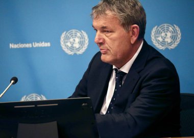 25 Eylül 2025, New York, ABD: Philippe Lazzarini, Genel Komisyon Üyesi, UNRWA BM genel merkezinde UNGA 80 döneminde Gazze 'ye İnsani Yardım Hakkında Hibrid Basın Brifingine katıldı. (niyi fote\ theenews2)