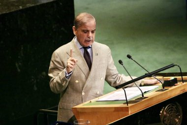 26 Eylül 2025, New York, ABD: Pakistan İslam Cumhuriyeti Başbakanı Ekselansları Muhammed Şehbaz Şerif UNGA 80 Genel Müzakere Toplantısına (niyi fote / thews2)