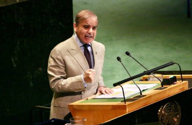 26 Eylül 2025, New York, ABD: Pakistan İslam Cumhuriyeti Başbakanı Ekselansları Muhammed Şehbaz Şerif BM genel merkezinde gerçekleşen UNGA 80 Genel Kurul Toplantısına (niyi fote / thenews2)