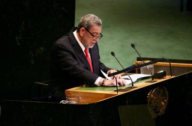 26 Eylül 2025, New York, ABD: Ekselansları Ralph Gonsalves, Başbakan ve Ulusal Güvenlik Bakanı, Saint Vincent ve Grenadines Hukuk İşleri ve Bilgileri Bakanı UNGA 80 Genel Kurul Toplantısına seslendi