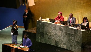 24 Eylül 2025, New York, ABD: Senegal Cumhuriyeti Başkanı Ekselansları Bassirou Diomaye Diakhar Faye BM genel merkezinde (niyi fote / theenews2)