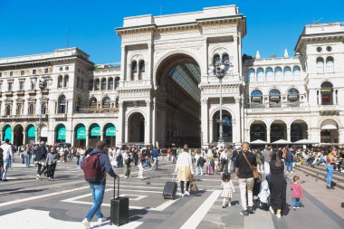 Milan (İtalya), 09 / 28 / 2025 - 28 Eylül 2025 Pazar günü öğleden sonra Milano şehir merkezinde büyük bir insan hareketi vardı. (Edson De Souza / Yeniler 2) 