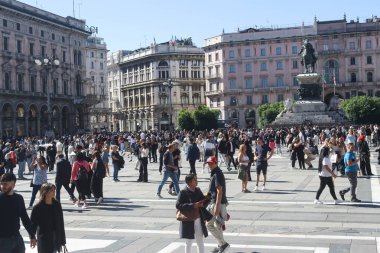 Milan (İtalya), 09 / 28 / 2025 - 28 Eylül 2025 Pazar günü öğleden sonra Milano şehir merkezinde büyük bir insan hareketi vardı. (Edson De Souza / Yeniler 2) 