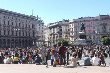 Milan (İtalya), 09 / 28 / 2025 - 28 Eylül 2025 Pazar günü öğleden sonra Milano şehir merkezinde büyük bir insan hareketi vardı. (Edson De Souza / Yeniler 2) 