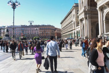 Milan (İtalya), 09 / 28 / 2025 - 28 Eylül 2025 Pazar günü öğleden sonra Milano şehir merkezinde büyük bir insan hareketi vardı. (Edson De Souza / Yeniler 2) 