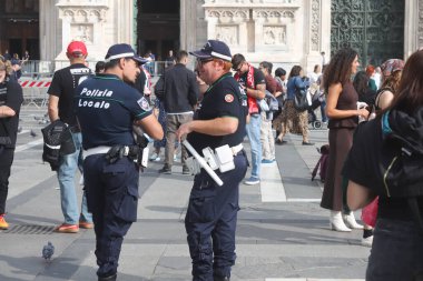 Milano (İtalya), 09 / 30 / 2025 - Milano 'daki Piazza del Duomo (Katedral Meydanı) 30 Eylül 2025 günü öğleden sonra sıkı bir şekilde polis tarafından denetlendi. (Edson De Souza / Yeniler 2) 
