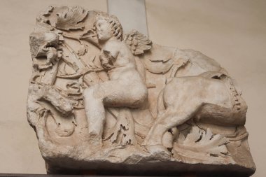 Milan (İtalya) 10 / 01 / 2025 - Milano Şehir Müzesi Arkeolojisi - bazı eser ve eserlerin sergilendiği Milan Arkeoloji Müzesi 'nin girişinin bir parçası. (Edson de souza 2nci bölüm))         