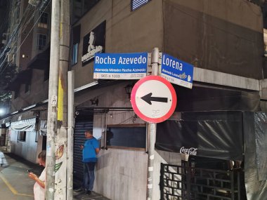 Sao Paulo (SP), 09 / 30 / 2025 - Sao Paulo 'nun Jardins kentindeki Alameda Lorena' da bulunan Bakanlık barı ve abur cubur barı, etanol yoluyla içeceklerin kirlenmesini soruşturan operasyonla 30 Salı gecesi kapatıldı. (Leandro Chemalle\ Yeni 2))   