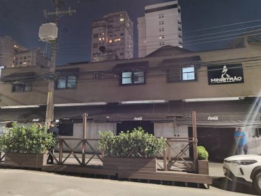 Sao Paulo (SP), 09 / 30 / 2025 - Sao Paulo 'nun Jardins kentindeki Alameda Lorena' da bulunan Bakanlık barı ve abur cubur barı, etanol yoluyla içeceklerin kirlenmesini soruşturan operasyonla 30 Salı gecesi kapatıldı. (Leandro Chemalle\ Yeni 2))   