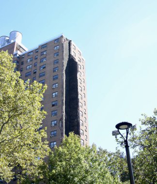 NYCHA Binası Gaz Patlaması nedeniyle çöktü. 1 Ekim 2025, New York, ABD: Bir gaz patlaması Alexander Bulvarı 'ndaki NYCHA Mitchel Houses' ın sabah 8 civarında çökmesine neden oldu. (niyi fote\ theenews2)               