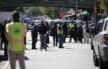 NYCHA Binası Gaz Patlaması nedeniyle çöktü. 1 Ekim 2025, New York, ABD: Bir gaz patlaması Alexander Bulvarı 'ndaki NYCHA Mitchel Houses' ın sabah 8 civarında çökmesine neden oldu. (niyi fote\ theenews2)               