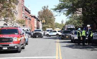 NYCHA Binası Gaz Patlaması nedeniyle çöktü. 1 Ekim 2025, New York, ABD: Bir gaz patlaması Alexander Bulvarı 'ndaki NYCHA Mitchel Houses' ın sabah 8 civarında çökmesine neden oldu. (niyi fote\ theenews2)               