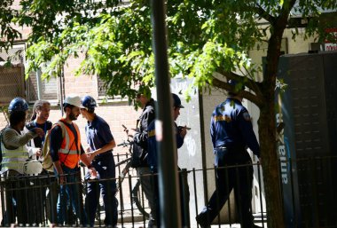 NYCHA Binası Gaz Patlaması nedeniyle çöktü. 1 Ekim 2025, New York, ABD: Bir gaz patlaması Alexander Bulvarı 'ndaki NYCHA Mitchel Houses' ın sabah 8 civarında çökmesine neden oldu. (niyi fote\ theenews2)               