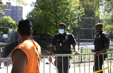 NYCHA Binası Gaz Patlaması nedeniyle çöktü. 1 Ekim 2025, New York, ABD: Bir gaz patlaması Alexander Bulvarı 'ndaki NYCHA Mitchel Houses' ın sabah 8 civarında çökmesine neden oldu. (niyi fote\ theenews2)               