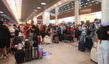 Rio de Janeiro, RJ, 30 Eylül 2025 - Rio de Janeiro şehir merkezindeki Santos Dumont Havaalanı, 30 Eylül Salı sabahı pistteki petrol sızıntısı nedeniyle kapatıldı. Uçuşlar iptal edildi ve ertelendi. (YENİ HİKAYE))    