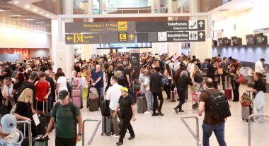 Rio de Janeiro, RJ, 30 Eylül 2025 - Rio de Janeiro şehir merkezindeki Santos Dumont Havaalanı, 30 Eylül Salı sabahı pistteki petrol sızıntısı nedeniyle kapatıldı. Uçuşlar iptal edildi ve ertelendi. (YENİ HİKAYE))    