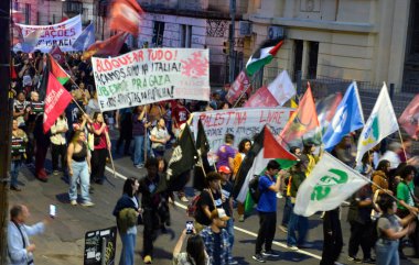 Porto Alegre (SC), 2 Ekim 2025 Flotilla / Protesto / Gazze A Küresel Sumud Filosu ile dayanışma gösterileri Rio Grande do Sul 'un başkentinde gerçekleşti. (Viyolonsel Oliver\ yeni2)        