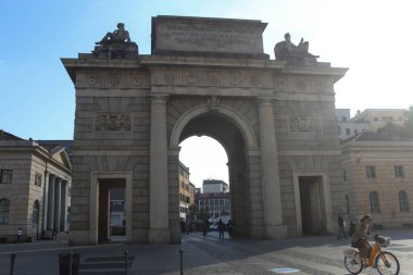 Milan (İtalya), 2 Ekim 2025 - Porta Garibaldi - Porta Garibaldi ve çevresindeki bölgelerde hareketlilik. (Edson de souza 2nci bölüm)) 