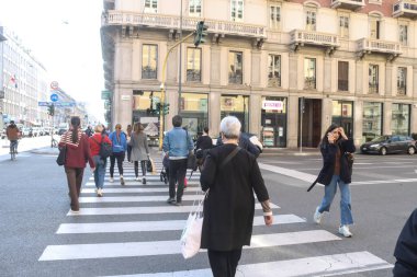 Milan (İtalya), 10 / 02 / 2025 - Milano 'da iklim / en düşük sıcaklık - bu Perşembe Milan' da sıcaklık daha düşüktü ve nüfus şimdiden daha sıcak giyinmeye başladı. (Edson De Souza / Yeniler 2) 