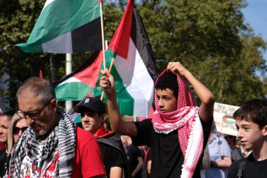 Barselona (ESP), 10 / 04 / 2025 - Protesto / Pro Filistin / Filo - Barselona, Filistin halkı ve Gazze Filosu 'nu desteklemek amacıyla bu Cumartesi günü yaklaşık 70 bin kişiyi bir araya getirdi. (Vanessa yeni 2 'yi yapabilir.))          