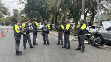 Sao Paulo (SP), 10 / 4 / 2025 - Avenida Inajar de Souza 'da meydana gelen bir trafik kazası iki arabayı tahrip etti ve iki kişi yaralandı. Polise göre biri sokak yarışçısıymış ve sarhoşmuş. (oslaim brito\ the new 2color)      
