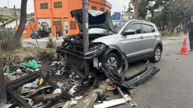 Sao Paulo (SP), 10 / 4 / 2025 - Avenida Inajar de Souza 'da meydana gelen bir trafik kazası iki arabayı tahrip etti ve iki kişi yaralandı. Polise göre biri sokak yarışçısıymış ve sarhoşmuş. (oslaim brito\ the new 2color)      