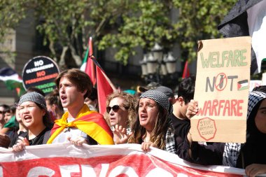 Barselona (ESP), 10 / 04 / 2025 - Protesto / Pro Filistin / Filo - Barselona, Filistin halkı ve Gazze Filosu 'nu desteklemek amacıyla bu Cumartesi günü yaklaşık 70 bin kişiyi bir araya getirdi. (Vanessa yeni 2 'yi yapabilir.))          