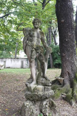 Milan (İtalya), 3 Ekim 2025 - Giardino di Villa Reale, 18. yüzyılın sonunda, konağın Kont Ludovico Barbiano di Belgioioso tarafından işgal edildiği dönemde bile, ormana gömüldü. (Edson de souza 2nci bölüm))        