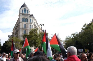 Barselona (ESP), 10 / 04 / 2025 - Protesto / Pro Filistin / Filo - Barselona, Filistin halkı ve Gazze Filosu 'nu desteklemek amacıyla bu Cumartesi günü yaklaşık 70 bin kişiyi bir araya getirdi. (Vanessa yeni 2 'yi yapabilir.))          