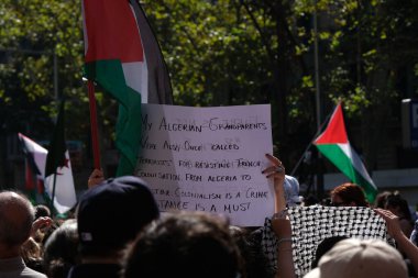 Barselona (ESP), 10 / 04 / 2025 - Protesto / Pro Filistin / Filo - Barselona, Filistin halkı ve Gazze Filosu 'nu desteklemek amacıyla bu Cumartesi günü yaklaşık 70 bin kişiyi bir araya getirdi. (Vanessa yeni 2 'yi yapabilir.))          