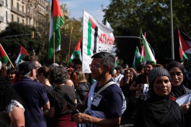 Barselona (ESP), 10 / 04 / 2025 - Protesto / Pro Filistin / Filo - Barselona, Filistin halkı ve Gazze Filosu 'nu desteklemek amacıyla bu Cumartesi günü yaklaşık 70 bin kişiyi bir araya getirdi. (Vanessa yeni 2 'yi yapabilir.))          