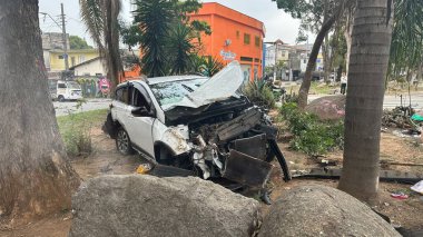Sao Paulo (SP), 10 / 4 / 2025 - Avenida Inajar de Souza 'da meydana gelen bir trafik kazası iki arabayı tahrip etti ve iki kişi yaralandı. Polise göre biri sokak yarışçısıymış ve sarhoşmuş. (oslaim brito\ the new 2color)      
