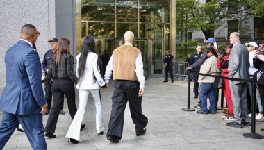 Sean Diddy Combs haraç kesme komplosundan suçlu bulundu. 3 Ekim 2025, New York, ABD: (R-L) Quincy, Jessie Combs ve D 'Lila Combs Sean Diddy Combs' un çocukları mahkemeye geldiler. (niyi fote\ theenews2)