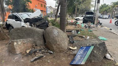 Sao Paulo (SP), 10 / 4 / 2025 - Avenida Inajar de Souza 'da meydana gelen bir trafik kazası iki arabayı tahrip etti ve iki kişi yaralandı. Polise göre biri sokak yarışçısıymış ve sarhoşmuş. (oslaim brito\ the new 2color)      