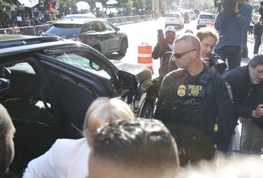 Sean Diddy Combs haraç kesme komplosundan suçlu bulundu. 3 Ekim 2025, New York, ABD: (beyaz kıyafetli) Janice Combs (kızlık soyadı Smalls) Sean Diddy Combs 'un annesi mahkemeye geldi. (niyi fote\ theenews2)