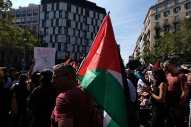 Barselona (ESP), 10 / 04 / 2025 - Protesto / Pro Filistin / Filo - Barselona, Filistin halkı ve Gazze Filosu 'nu desteklemek amacıyla bu Cumartesi günü yaklaşık 70 bin kişiyi bir araya getirdi. (Vanessa yeni 2 'yi yapabilir.))          
