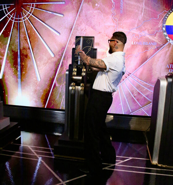 Малума посещает Эмпайр-стейт-билдинг для особого освещения и исполнения, в партнерстве с BOSS Fragrances. 3 октября 2025, Нью-Йорк, США: Малума, колумбийский певец, рэпер. (niyi fote presidentthenews2)       