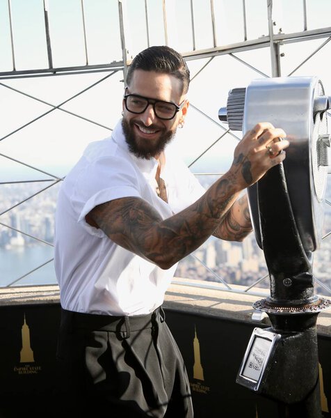 Малума посещает Эмпайр-стейт-билдинг для особого освещения и исполнения, в партнерстве с BOSS Fragrances. 3 октября 2025, Нью-Йорк, США: Малума, колумбийский певец, рэпер. (niyi fote presidentthenews2)       