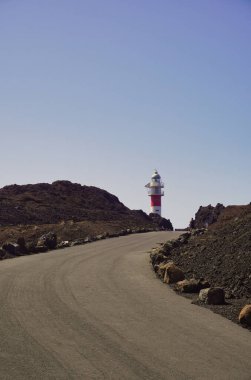 Punta de Teno deniz feneri, Tenerife (Kanarya Adaları, İspanya) adasının kıyılarını gösteren yedi deniz fenerinden biridir. Teno kırsal parkının deniz kayalıklarında inşa edilmiştir..